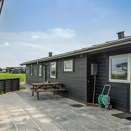 Sinnika - 75m From The Sea By Interhome